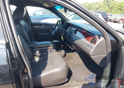 2011 Lincoln Town Car Executive L из США, поврежденный, VIN 2LNBL8EV6BX761988